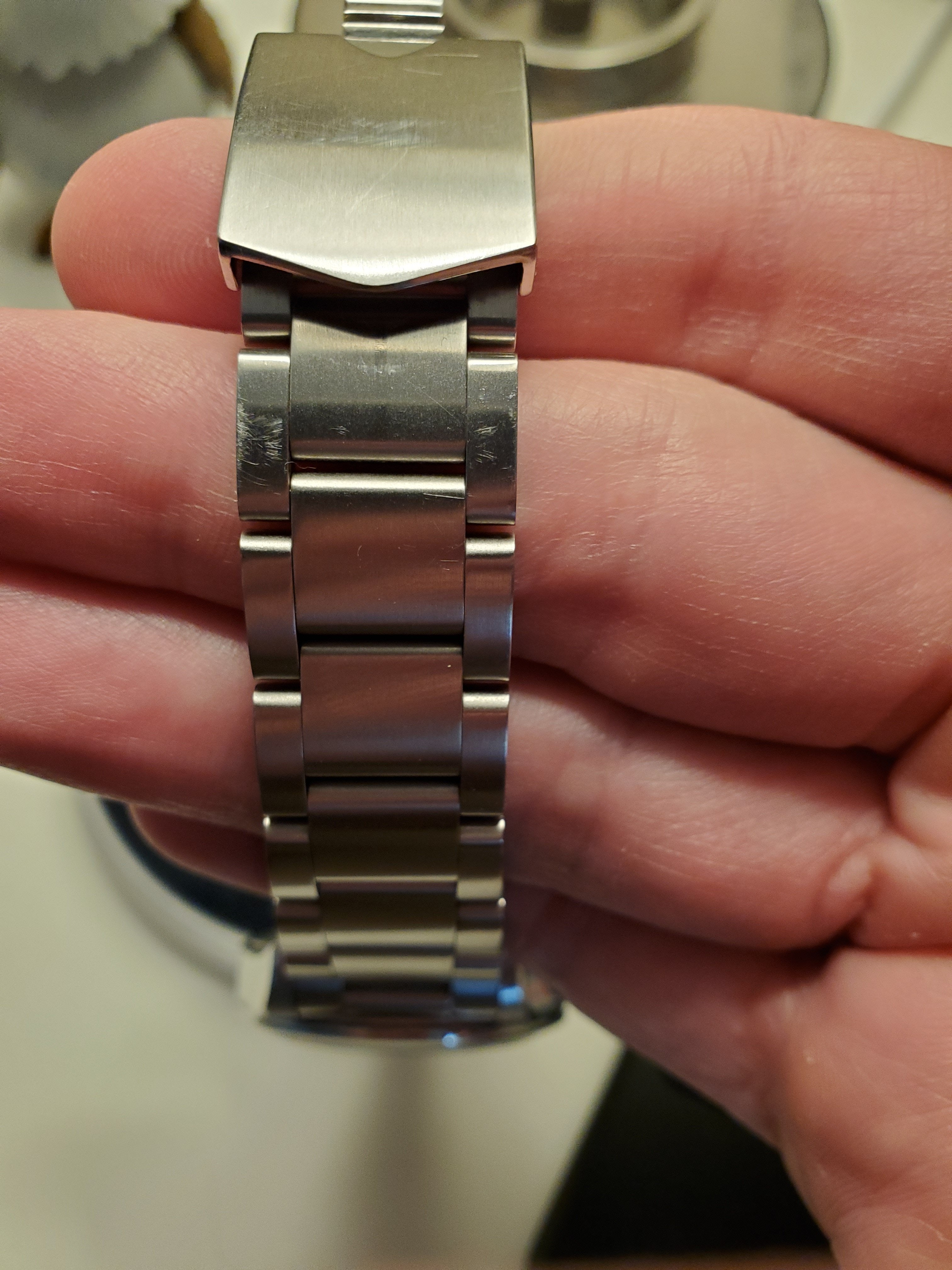 tissot couturier - Un défaut de conception du bracelet des Tissot Seastar 1000  ? 20210217_133521-jpg