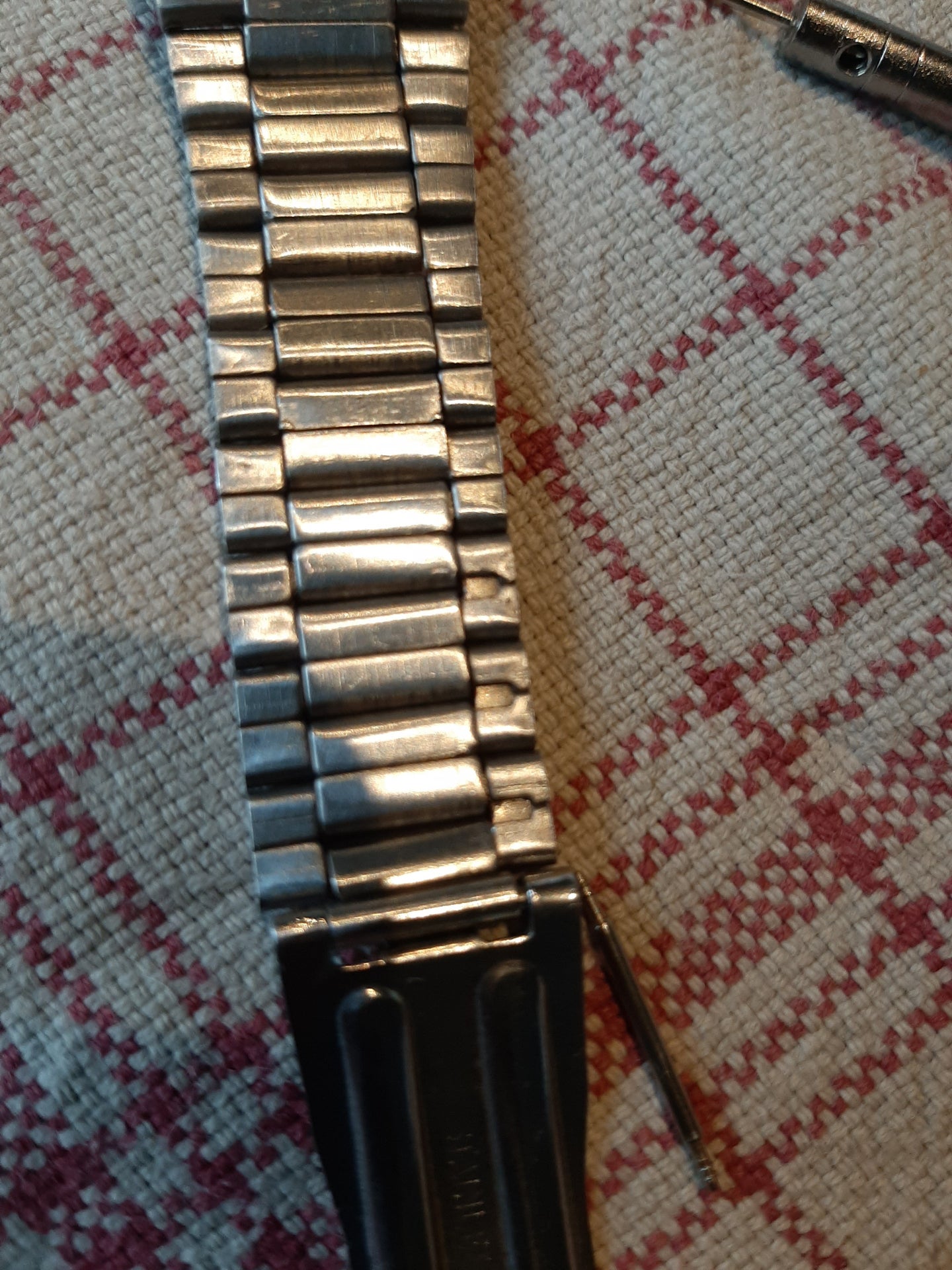 How to remove links from a vintage Seiko 5 | WatchUSeek Watch Forums