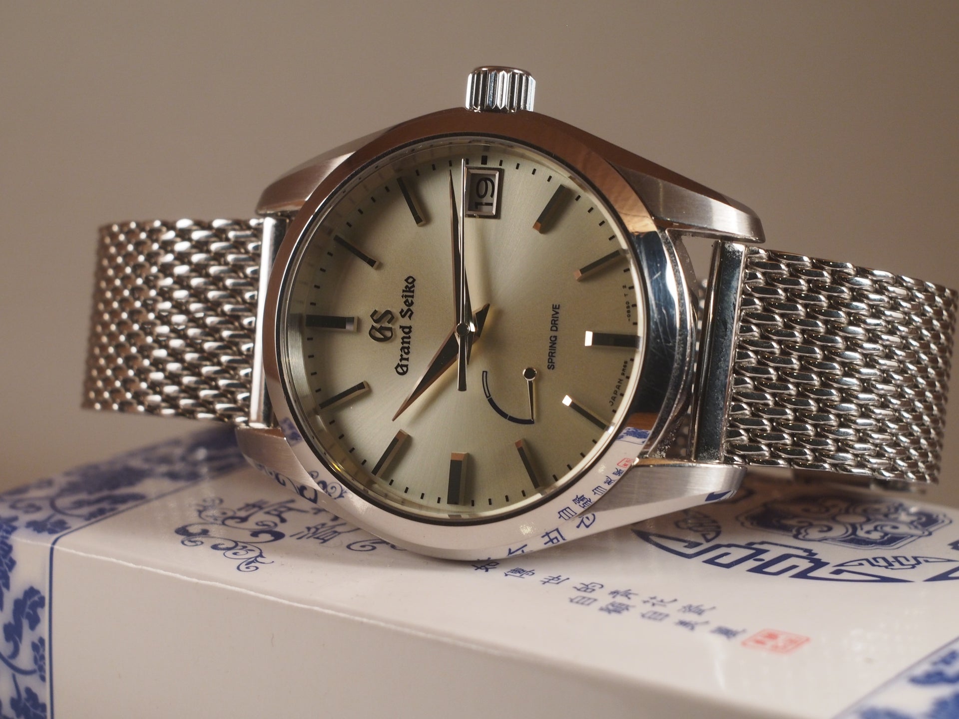 Show us your Grand Seiko on aftermarket bracelets: mesh, beads of rice,  etc. | WatchUSeek Watch Forums